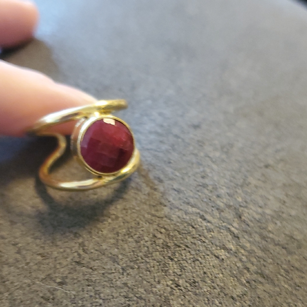 Adjustable Gold-Tone Ring with Faceted Red Stone | Boho Statement - Picture 5 of 7